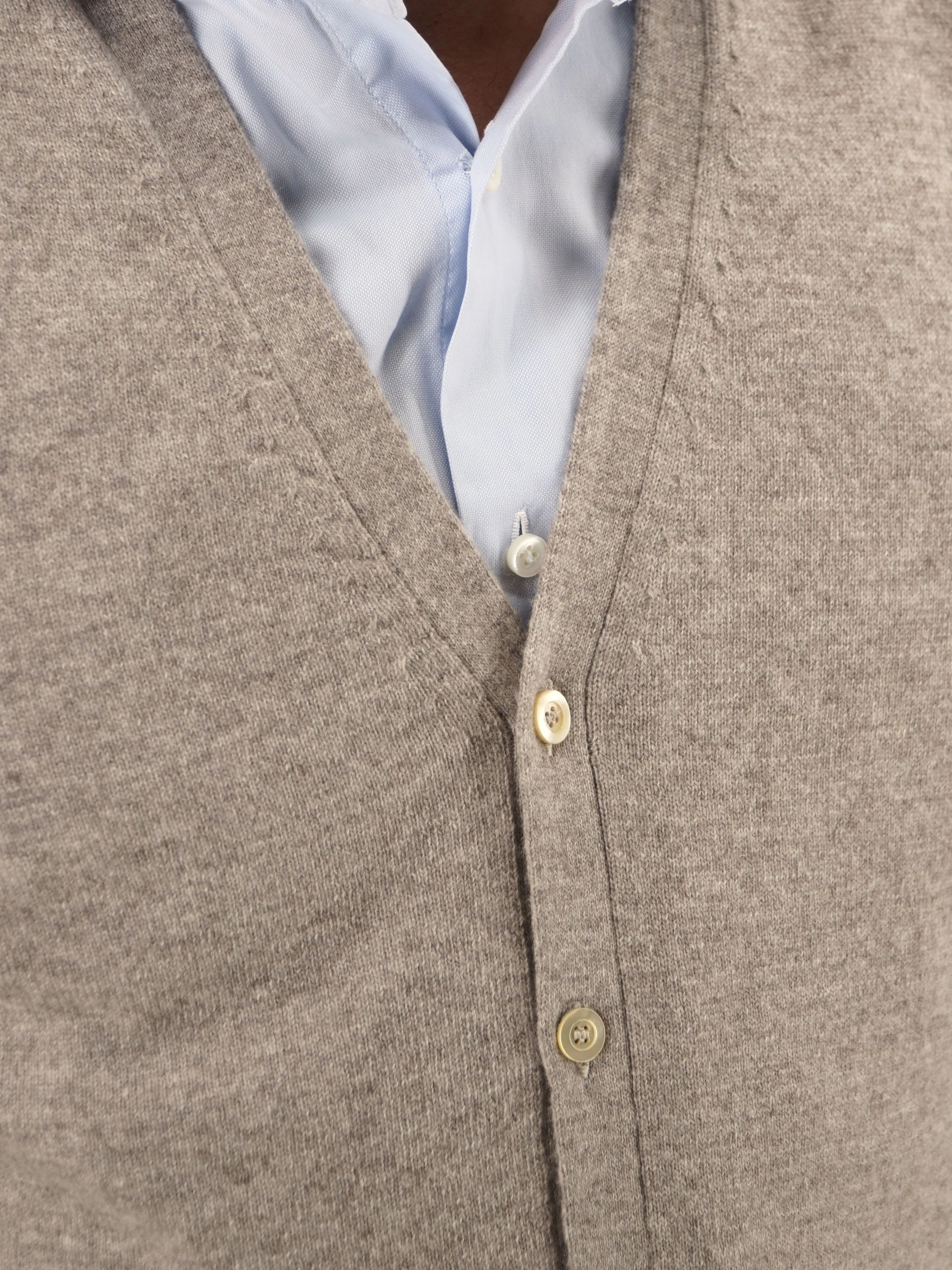 GILET BOTTONI JUTA 100% CASHMERE
