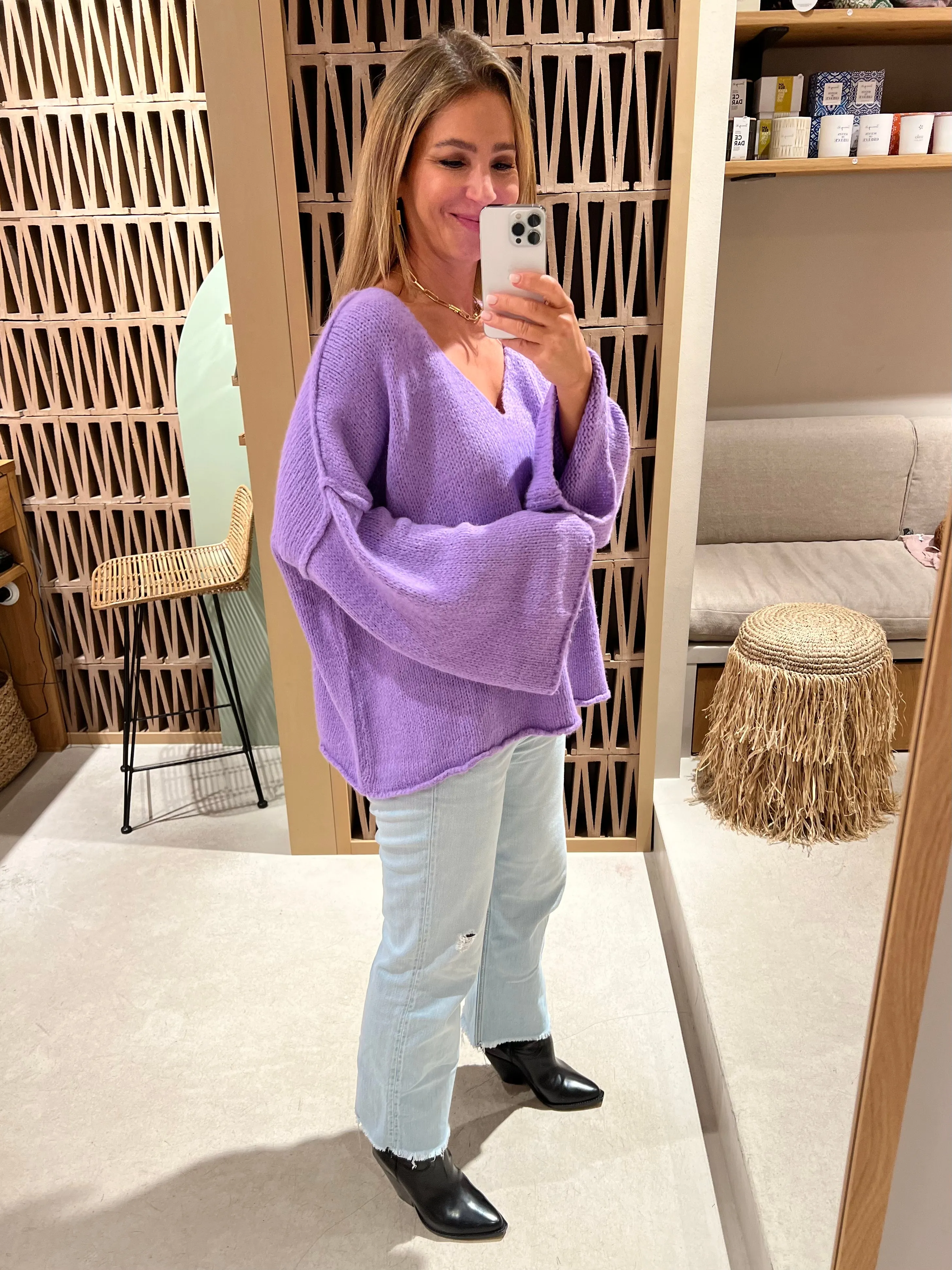 KNITTED OVERSIZED V-NECK PULLOVER "CHIOS"