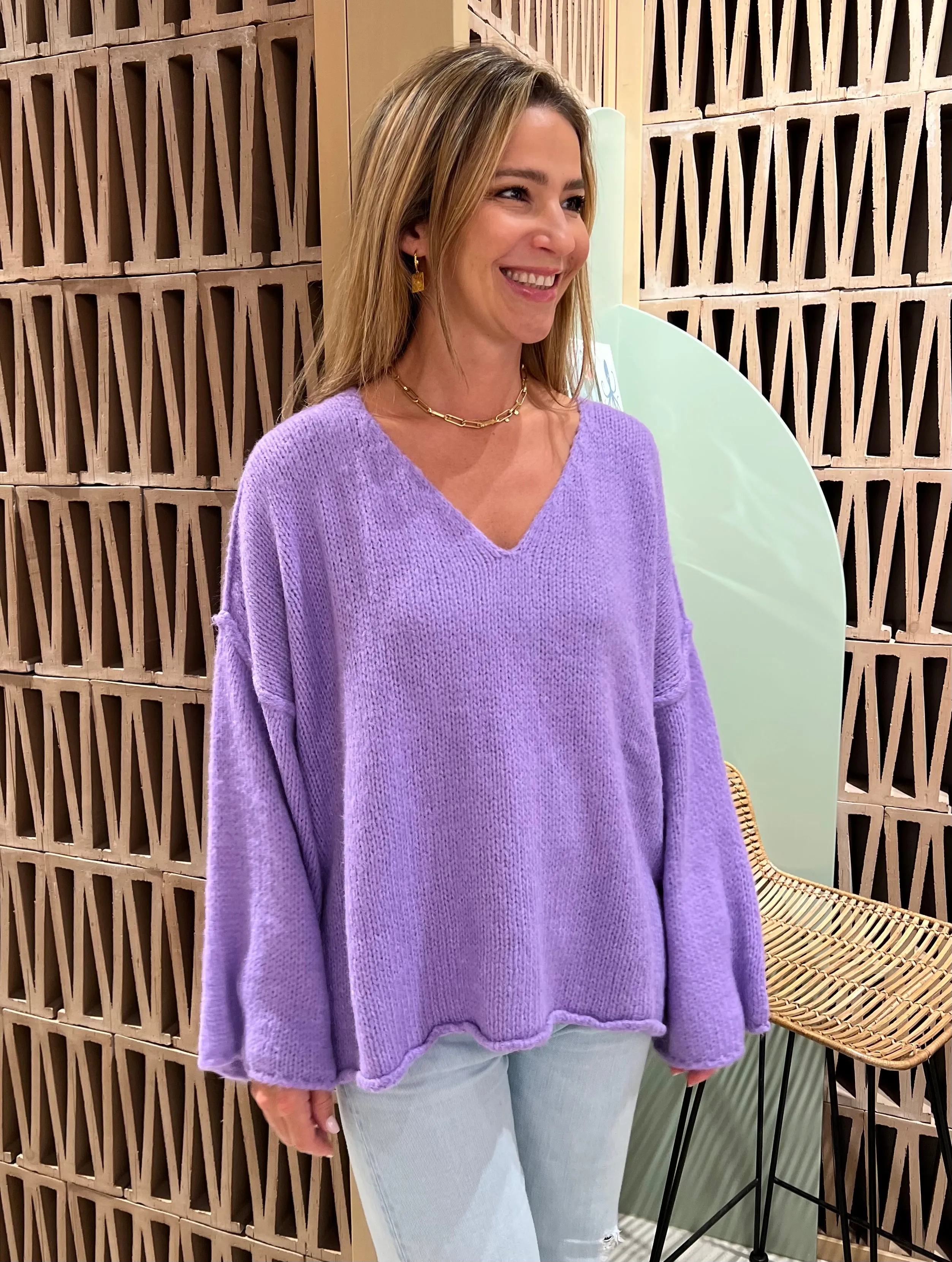 KNITTED OVERSIZED V-NECK PULLOVER "CHIOS"
