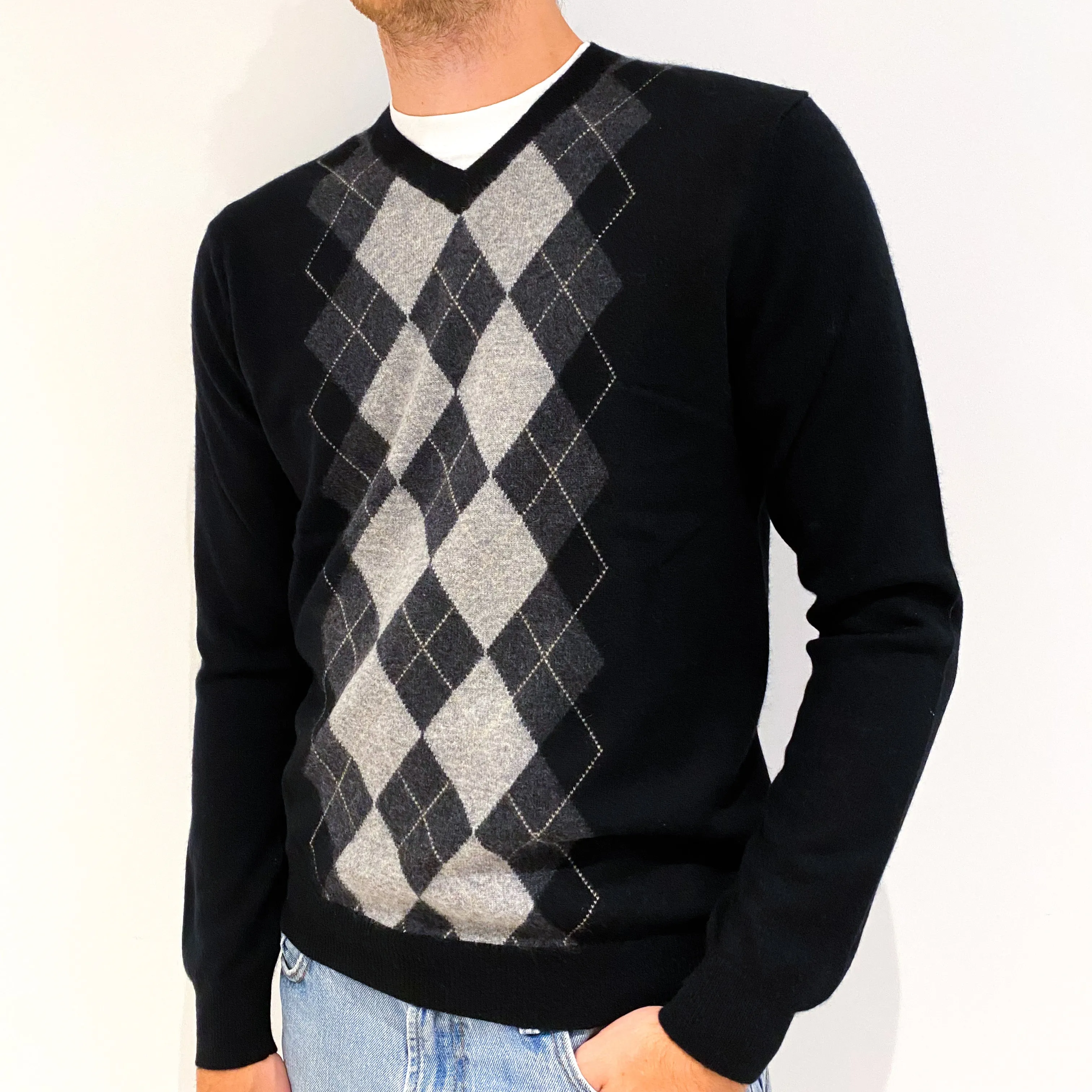 Men's Black Argyle Front Cashmere V-Neck Jumper Medium